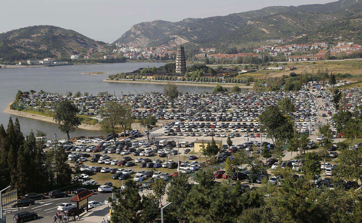 安龍旅游景區停車場